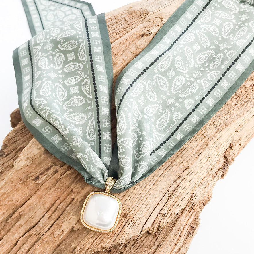 Puff Square Pearl On Scarf