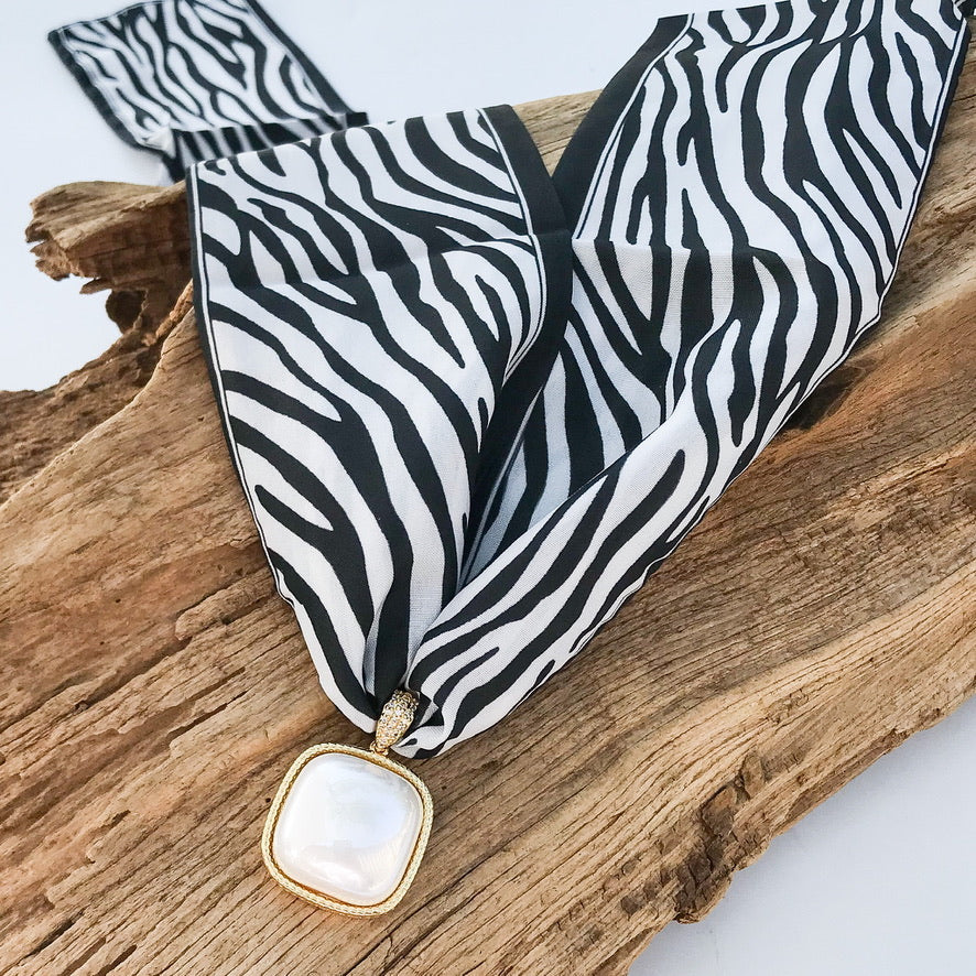 Puff Square Pearl On Scarf