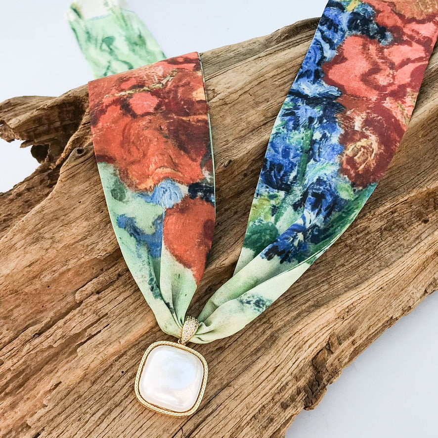 Puff Square Pearl On Scarf