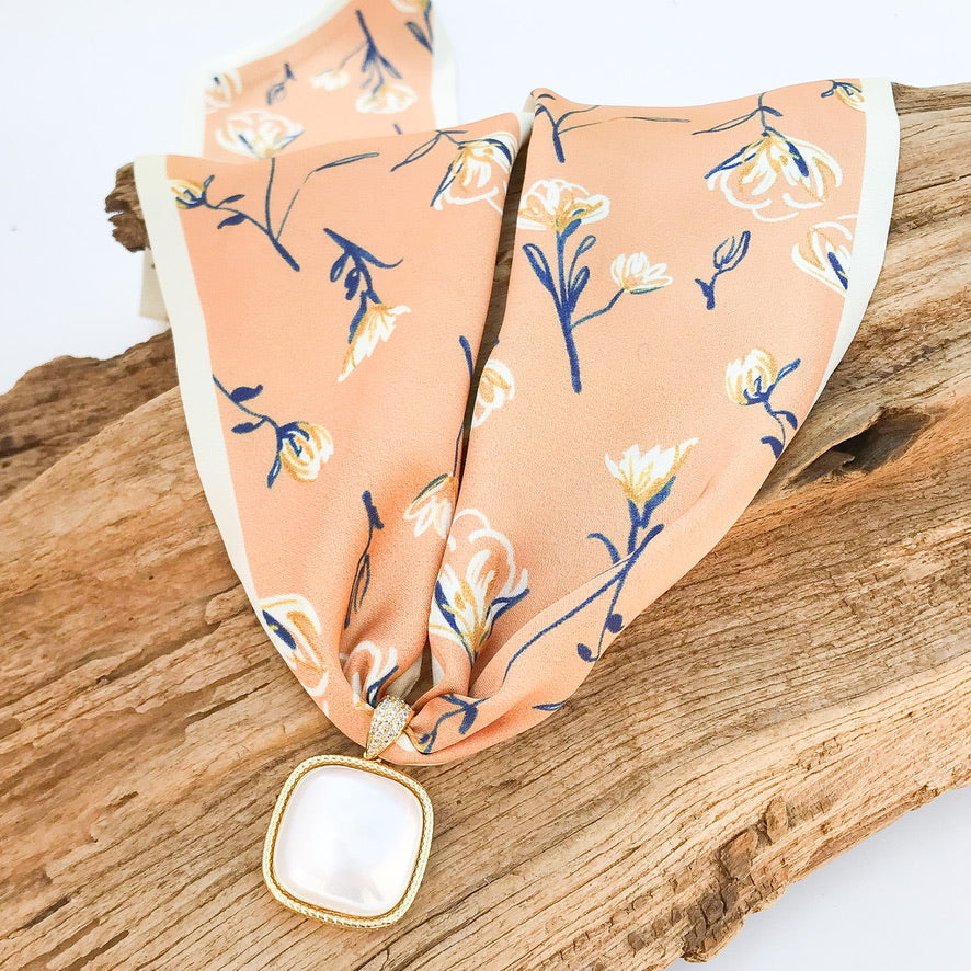 Puff Square Pearl On Scarf