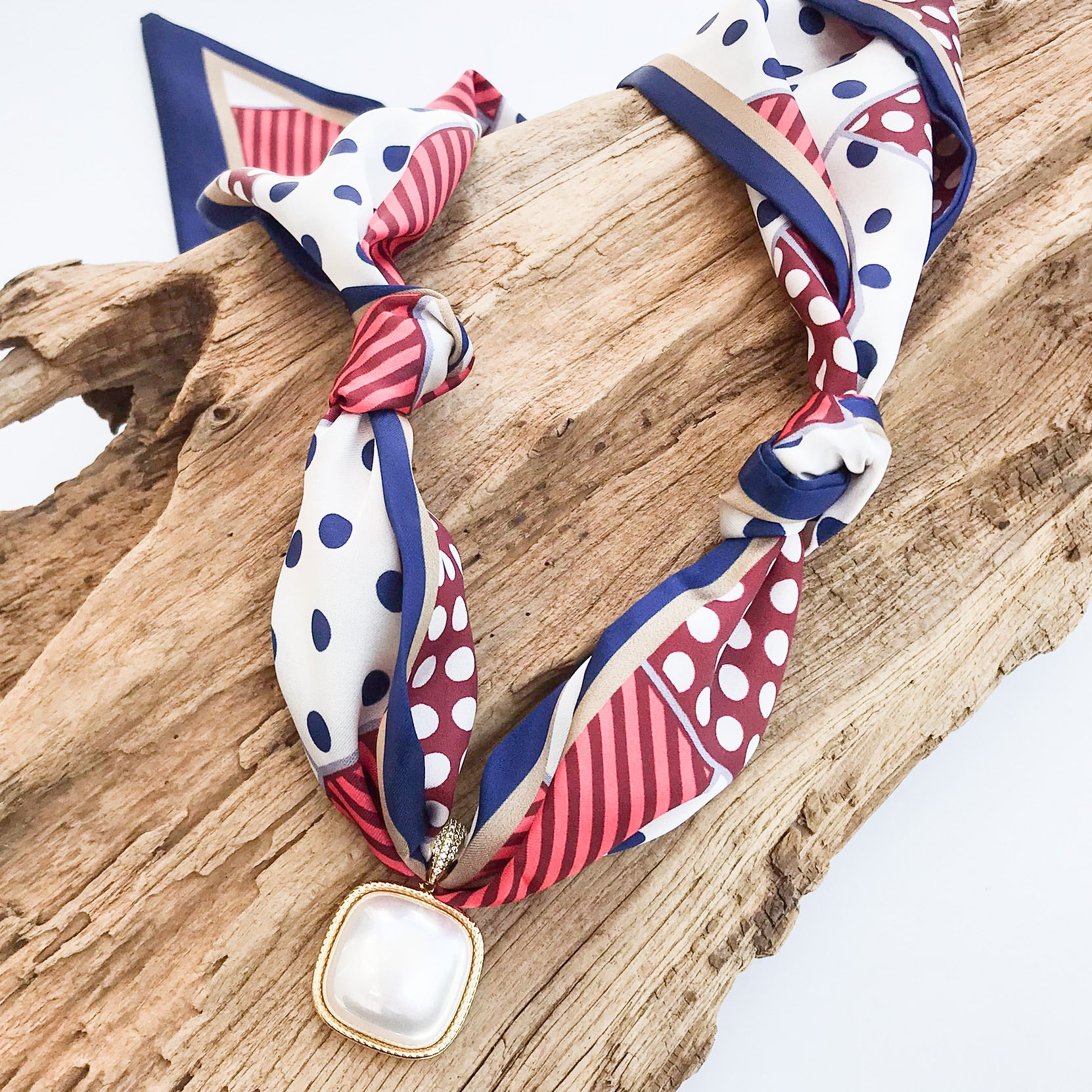 Puff Square Pearl On Scarf