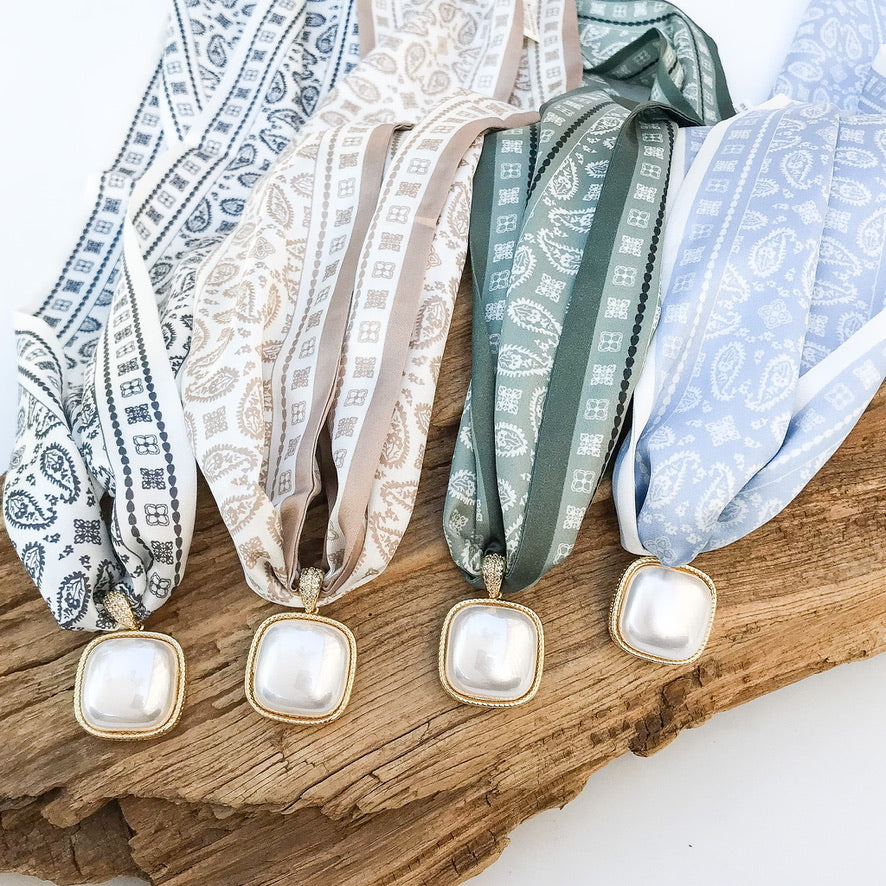Puff Square Pearl On Scarf