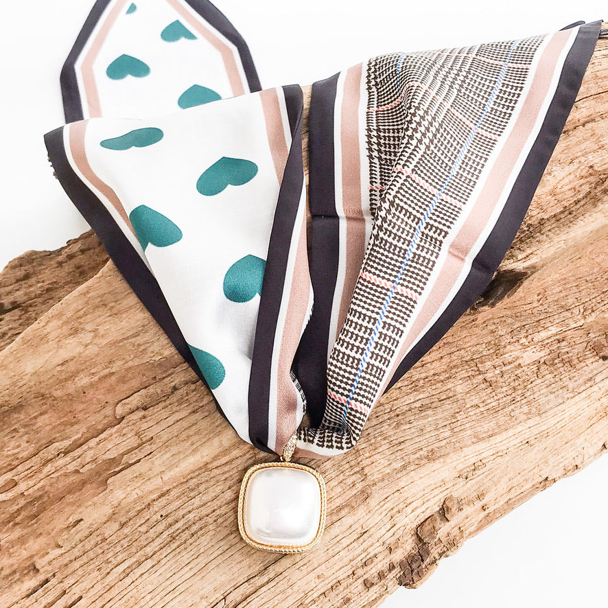 Puff Square Pearl On Scarf