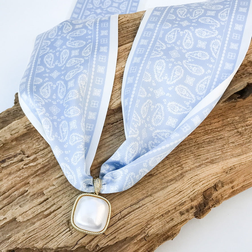 Puff Square Pearl On Scarf