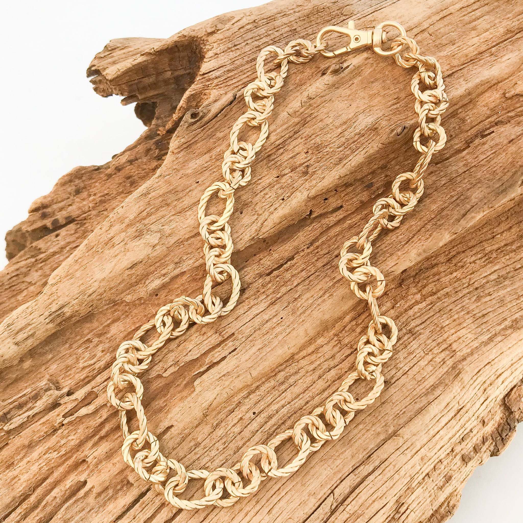 Twisted Rope Circle Chain Necklace