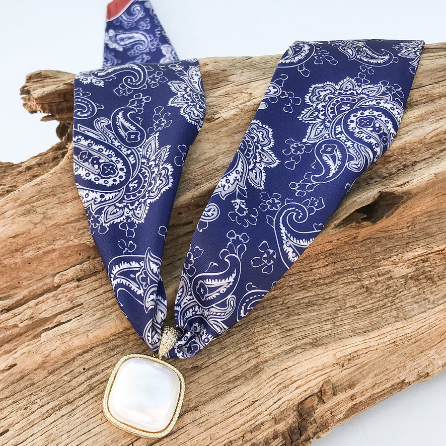 Puff Square Pearl On Scarf