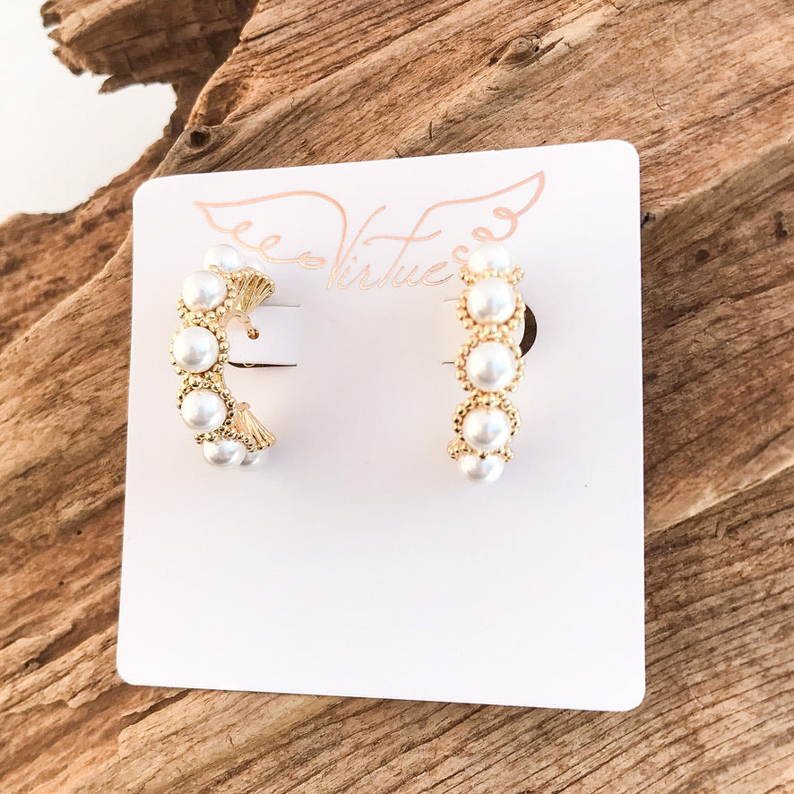 Fanned Pearl Hoops