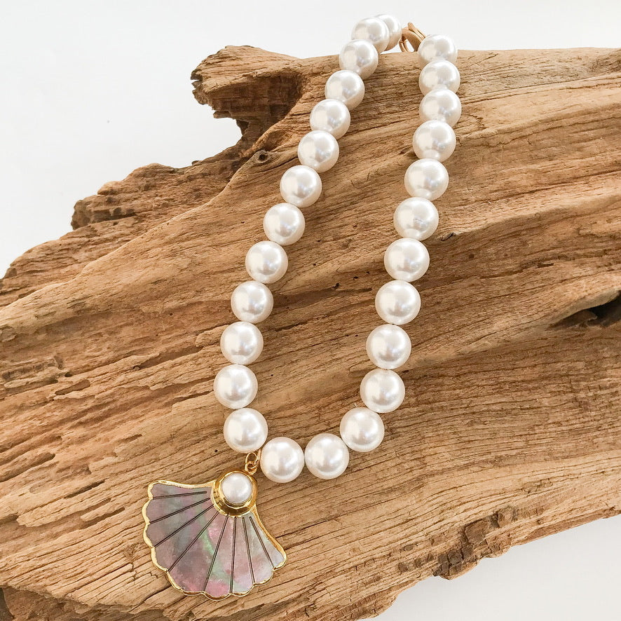 Fanned Pearl on Jumbo Pearl Necklace