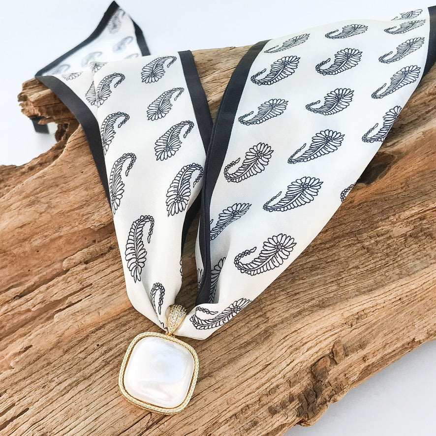 Puff Square Pearl On Scarf