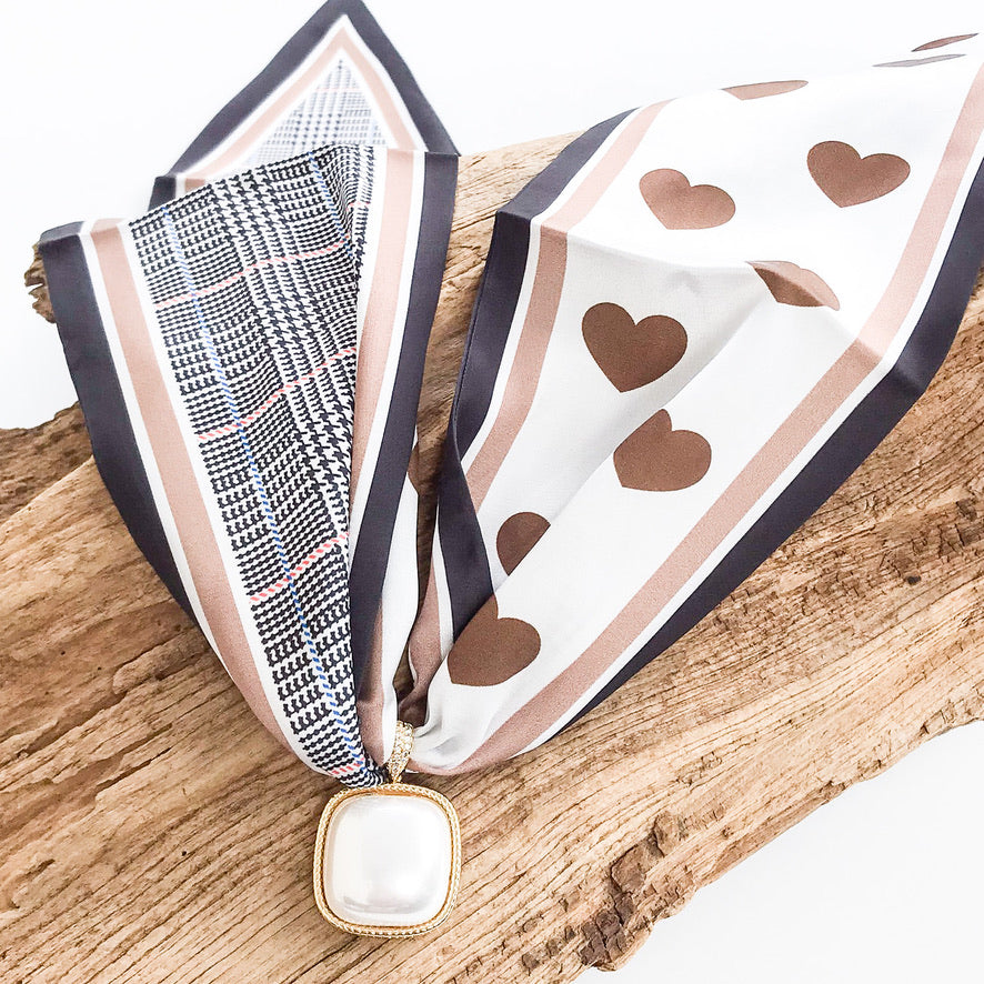 Puff Square Pearl On Scarf