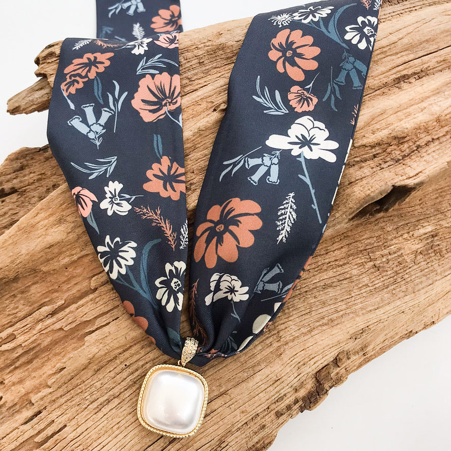 Puff Square Pearl On Scarf