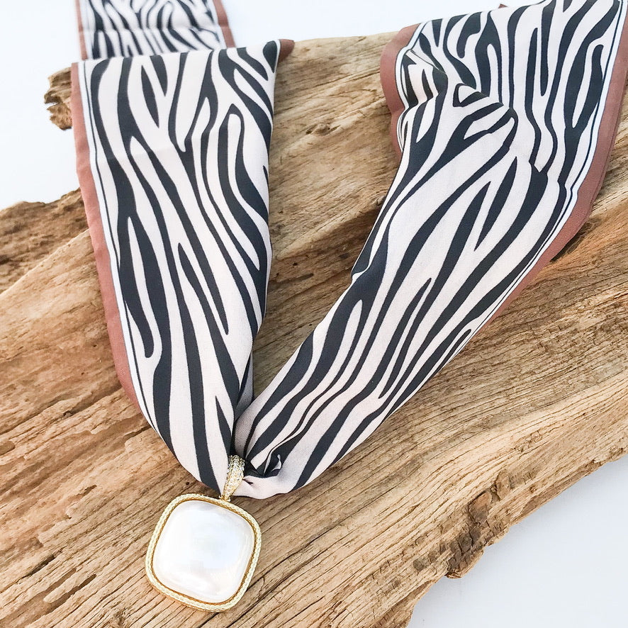 Puff Square Pearl On Scarf