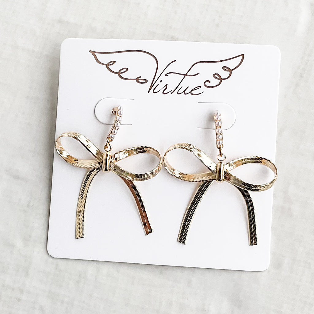 Pearl Post Snake Chain Bow