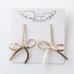 Bar Post Snake Chain Bow