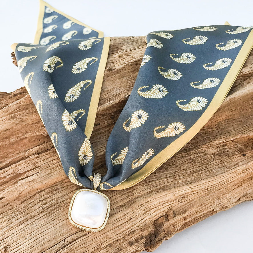 Puff Square Pearl On Scarf