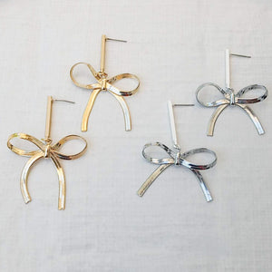 Bar Post Snake Chain Bow