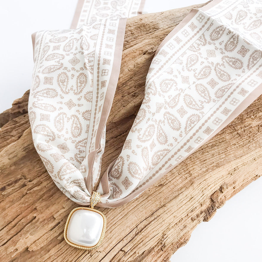 Puff Square Pearl On Scarf