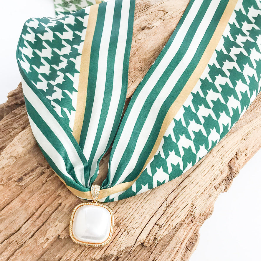 Puff Square Pearl On Scarf