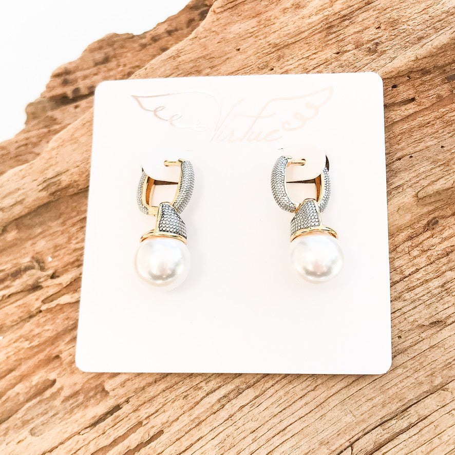 Pave Link Hinge Pearl Drop