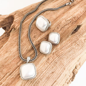 Square Puff Pearl on Box Weave