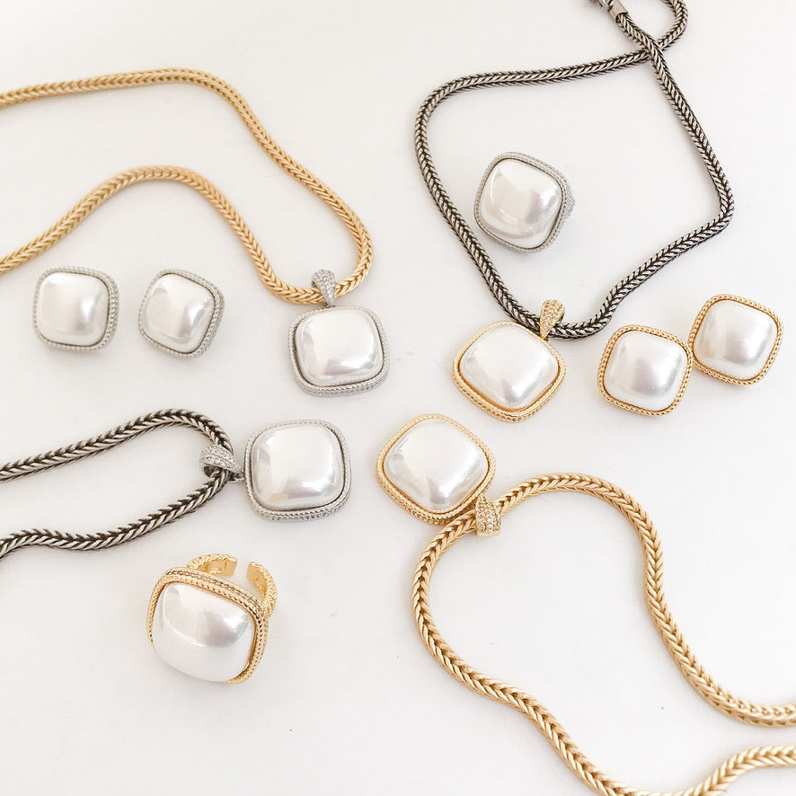 Square Puff Pearl on Box Weave