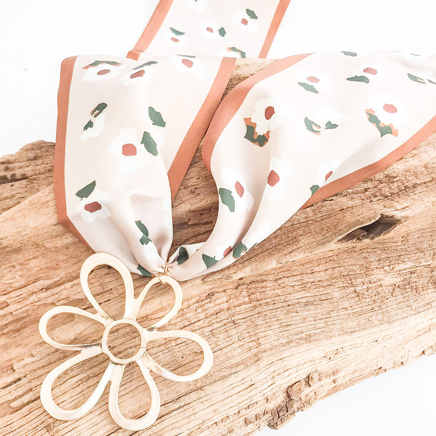 Daisy on Scarf