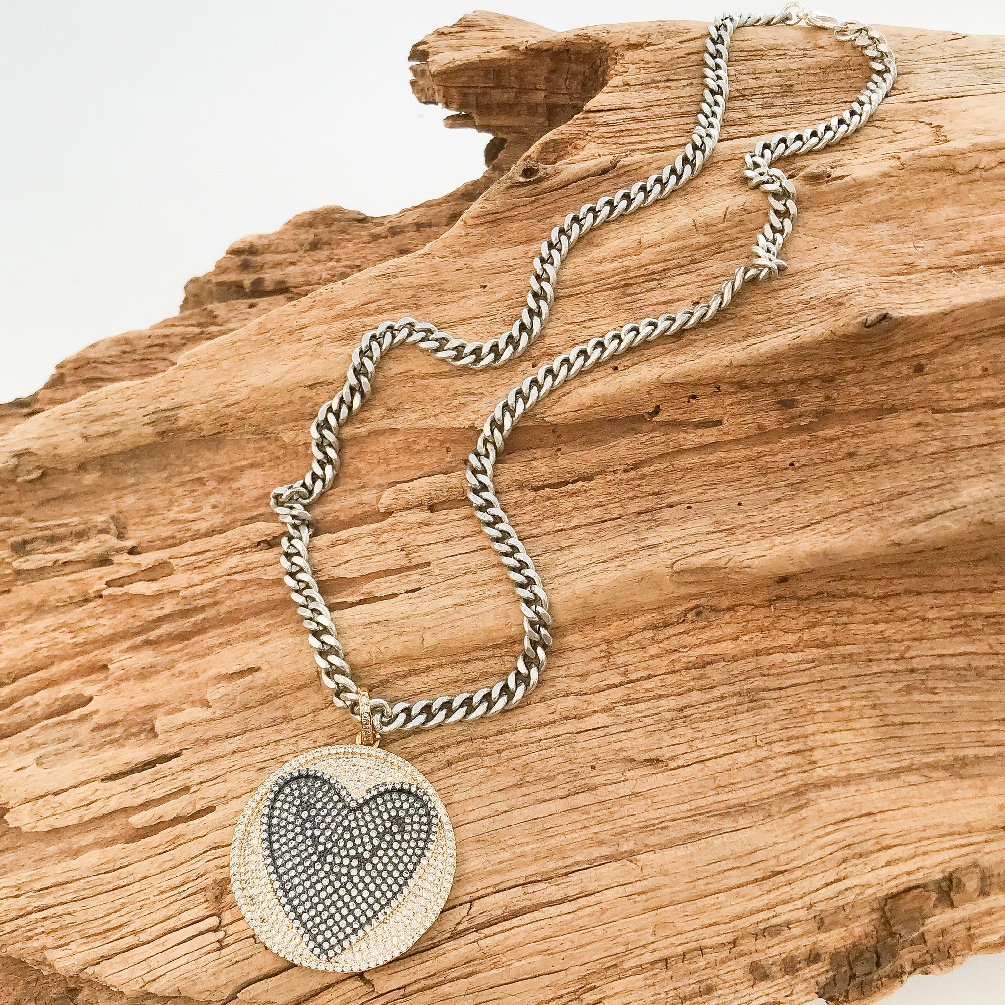 Pave Heart Disc on Med Curb 18"