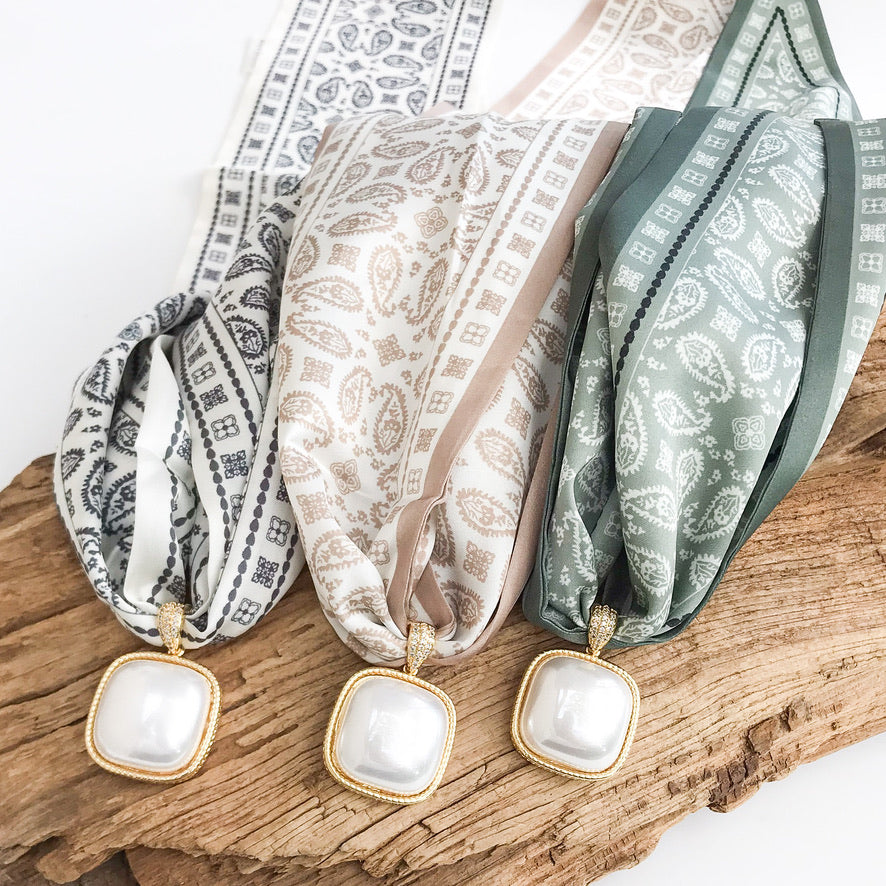 Puff Square Pearl On Scarf