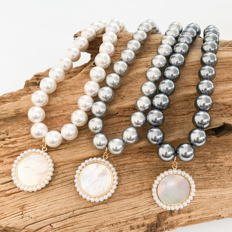 Pearl Trimmed Shell Disc on Jumbo Pearl