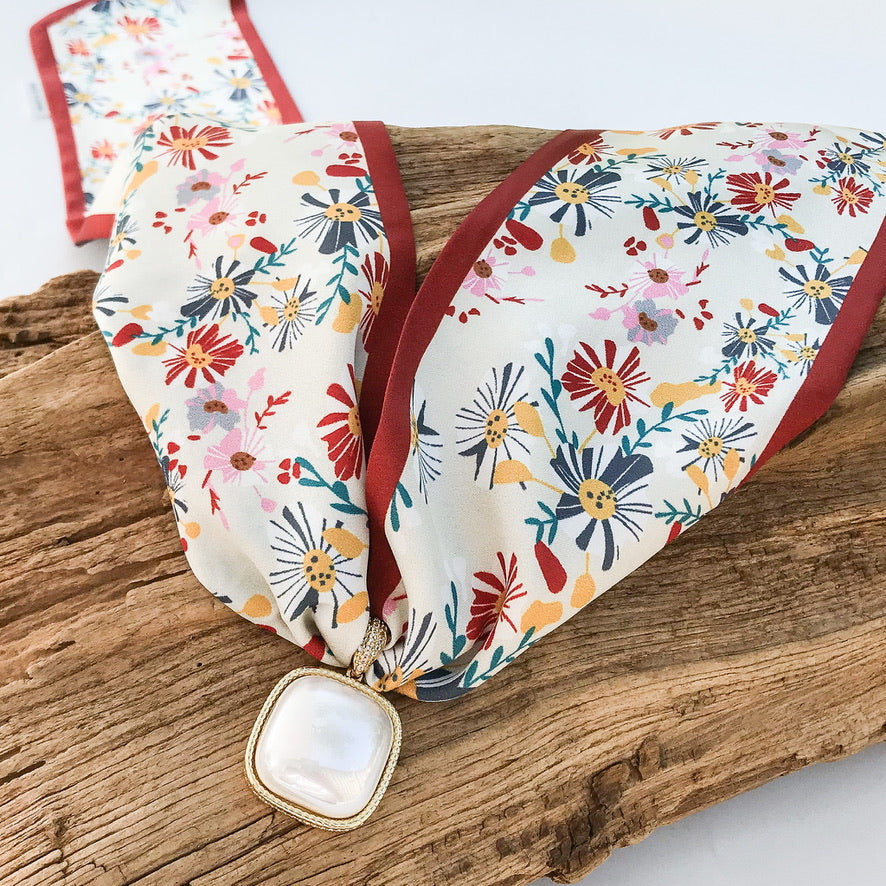 Puff Square Pearl On Scarf