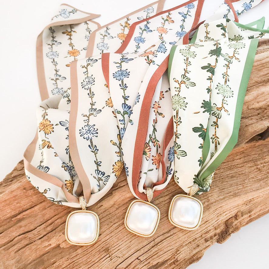 Puff Square Pearl On Scarf