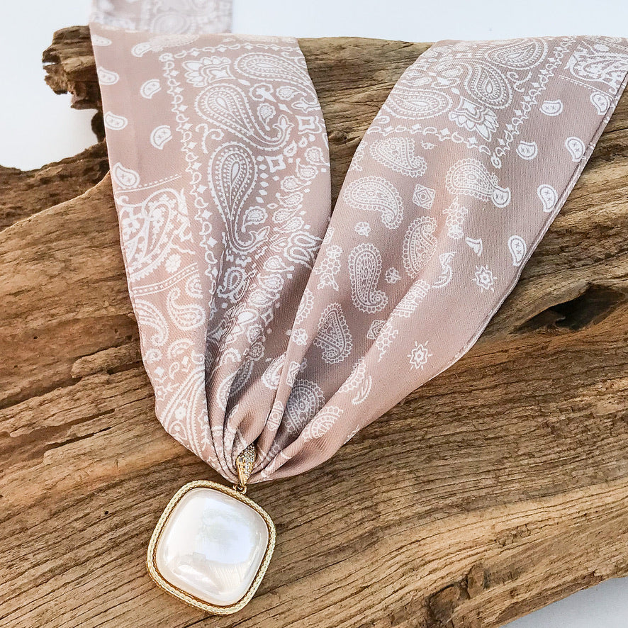 Puff Square Pearl On Scarf