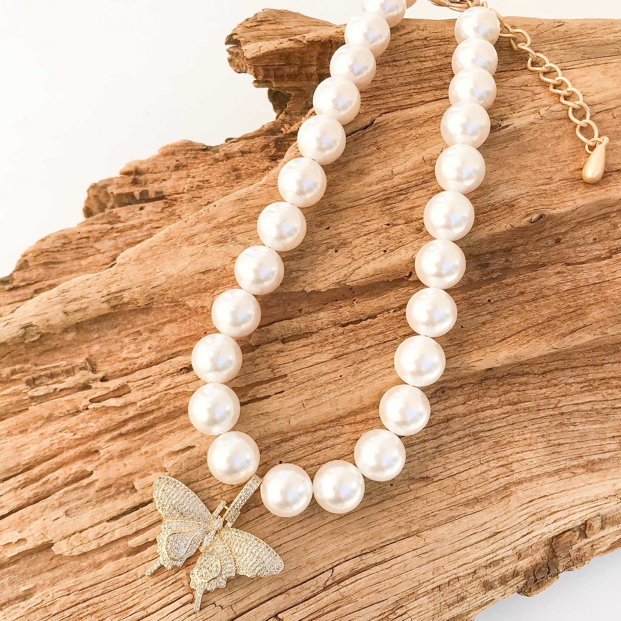 Pave Butterfly on Jumbo Pearl Necklace – Virtue Jewelry Design display picture 3