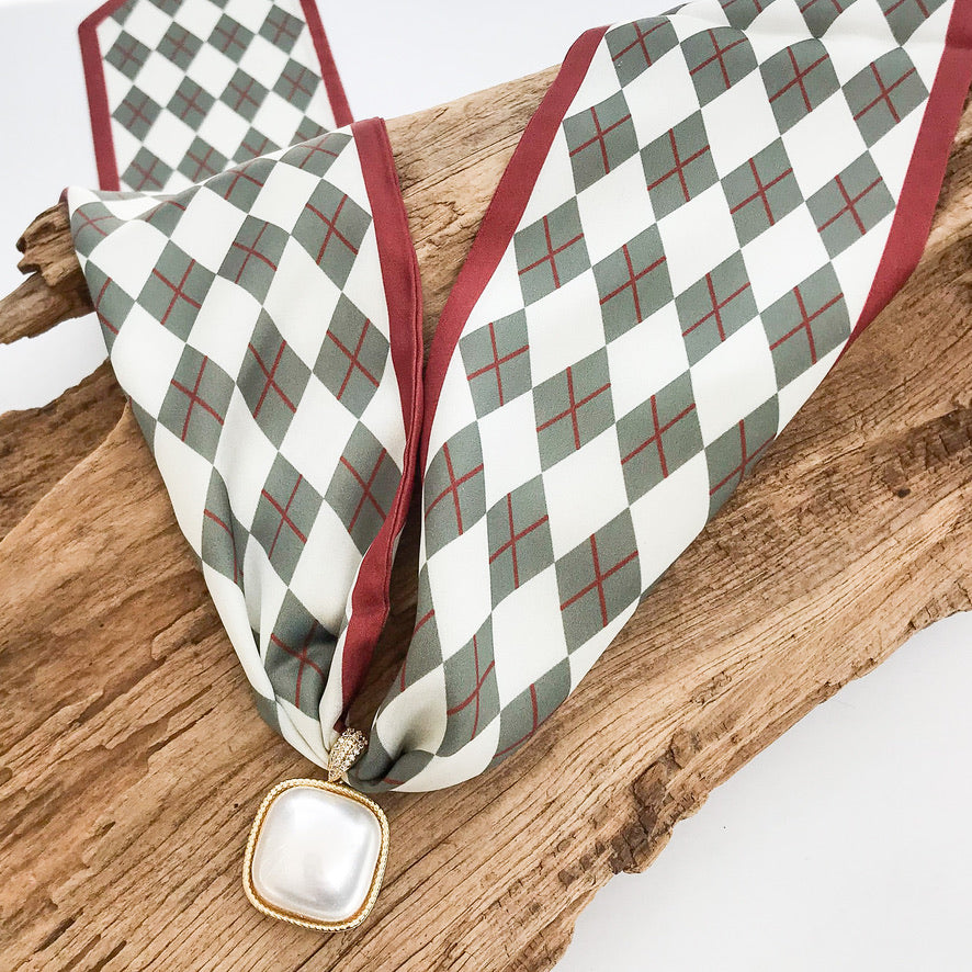 Puff Square Pearl On Scarf