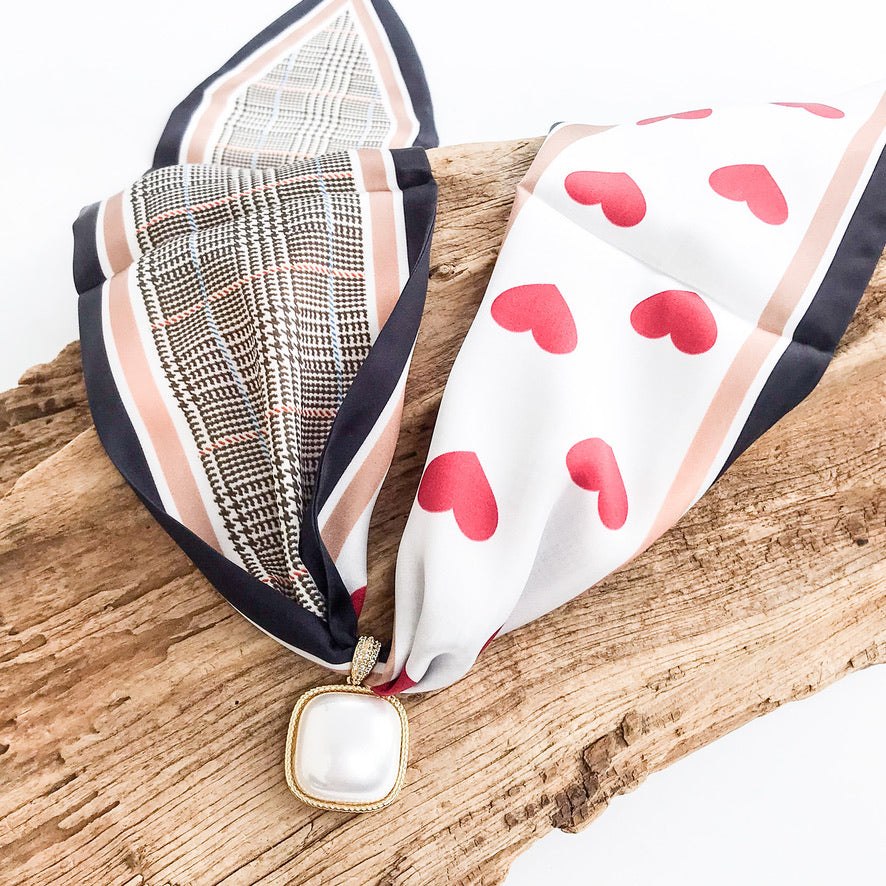 Puff Square Pearl On Scarf