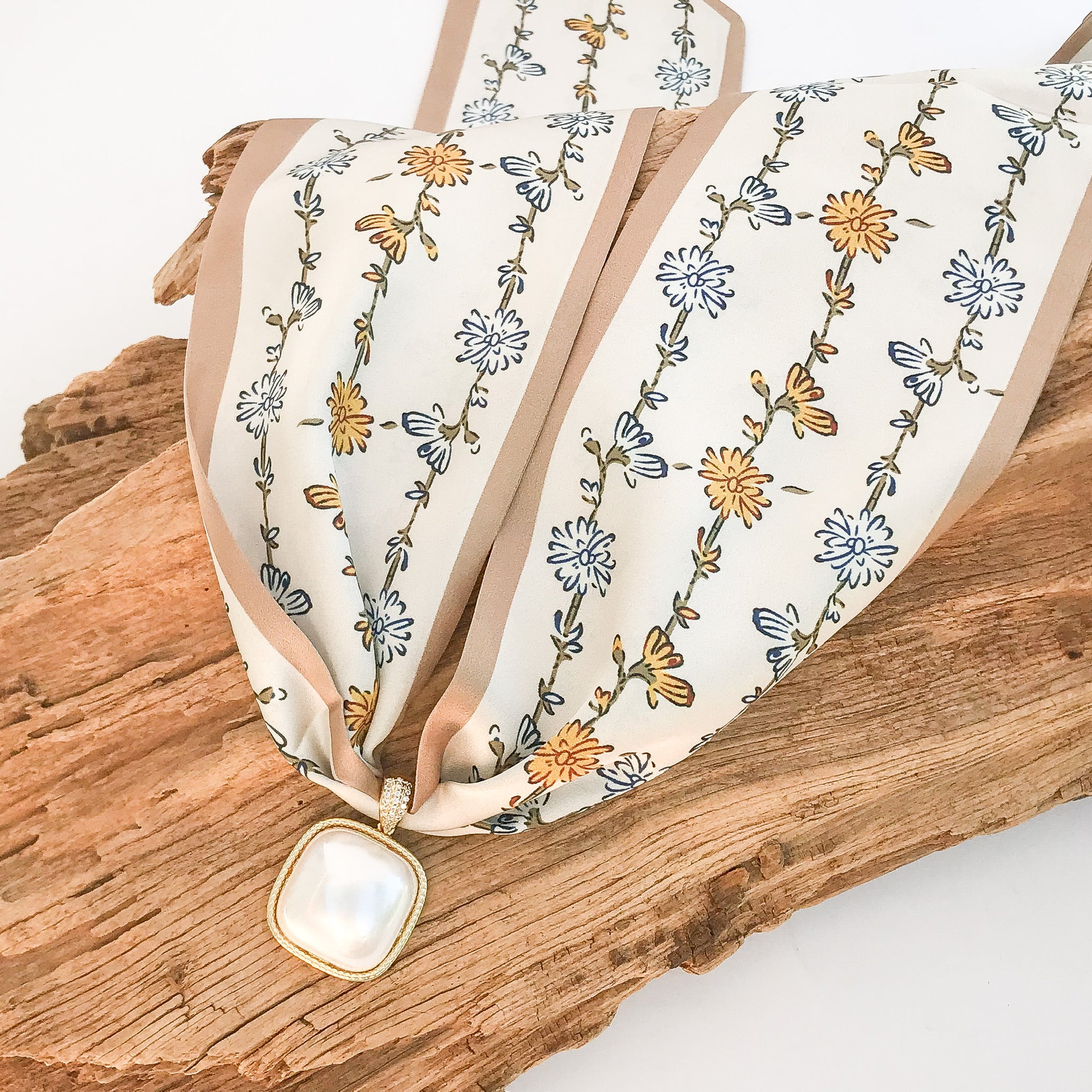 Puff Square Pearl On Scarf