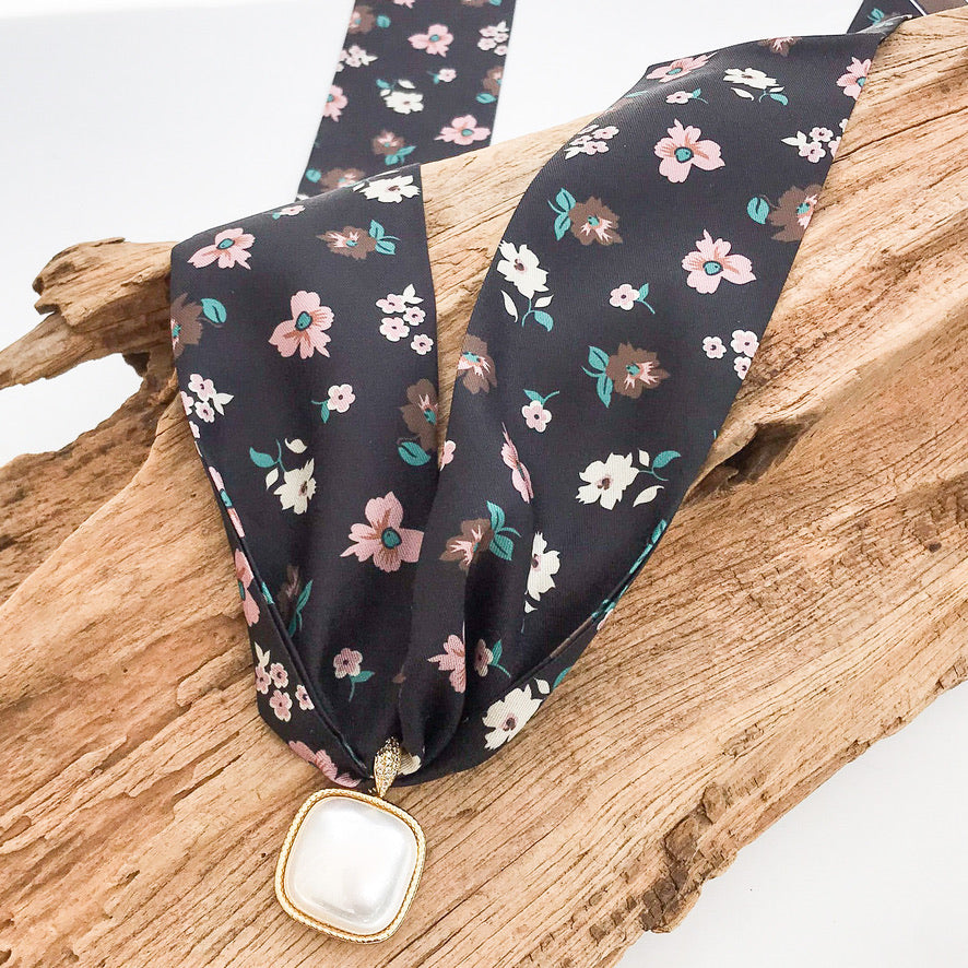 Puff Square Pearl On Scarf