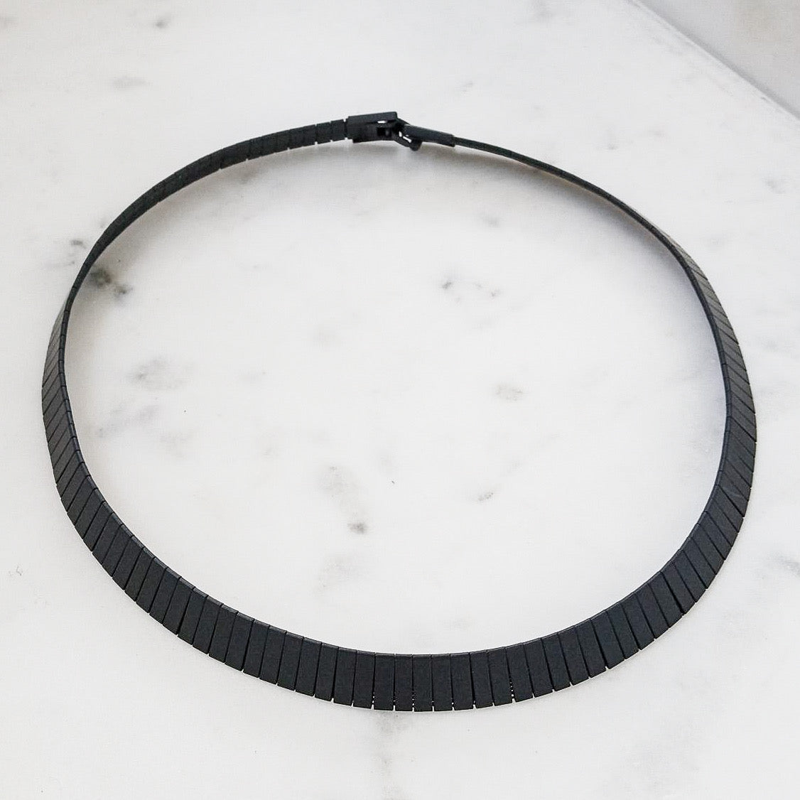 Piano Tile Collar 18”