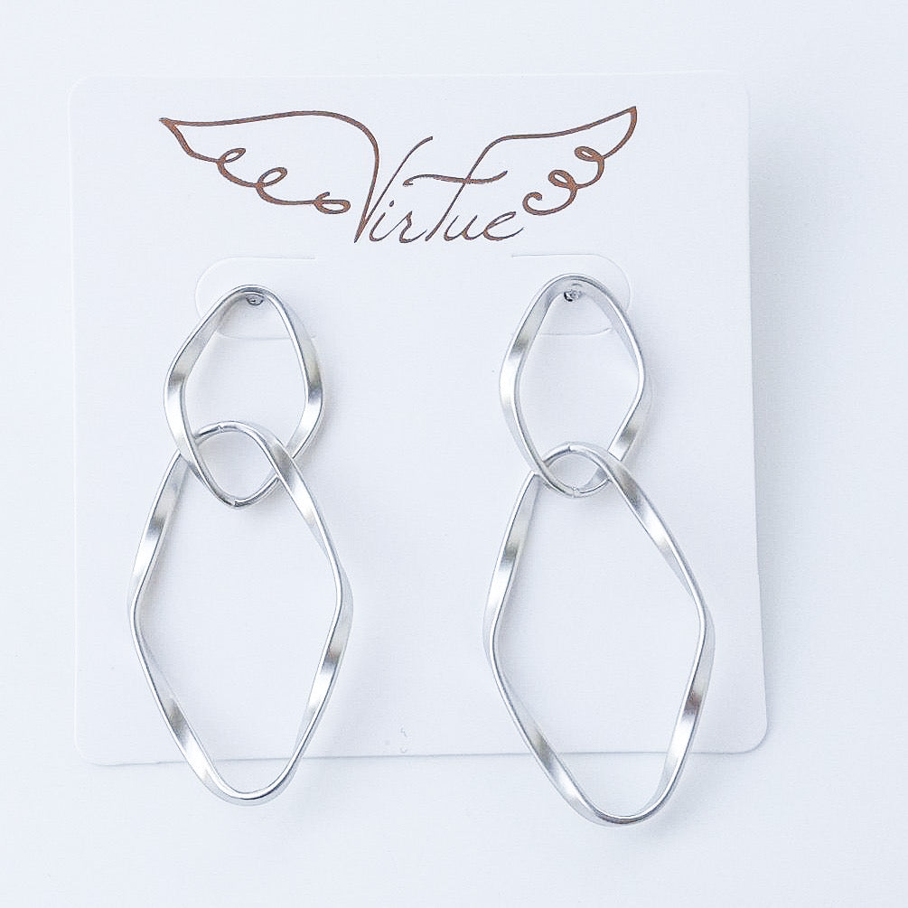 Twisted Link Hoops