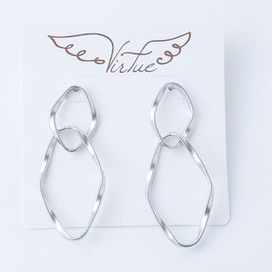 Twisted Link Hoops