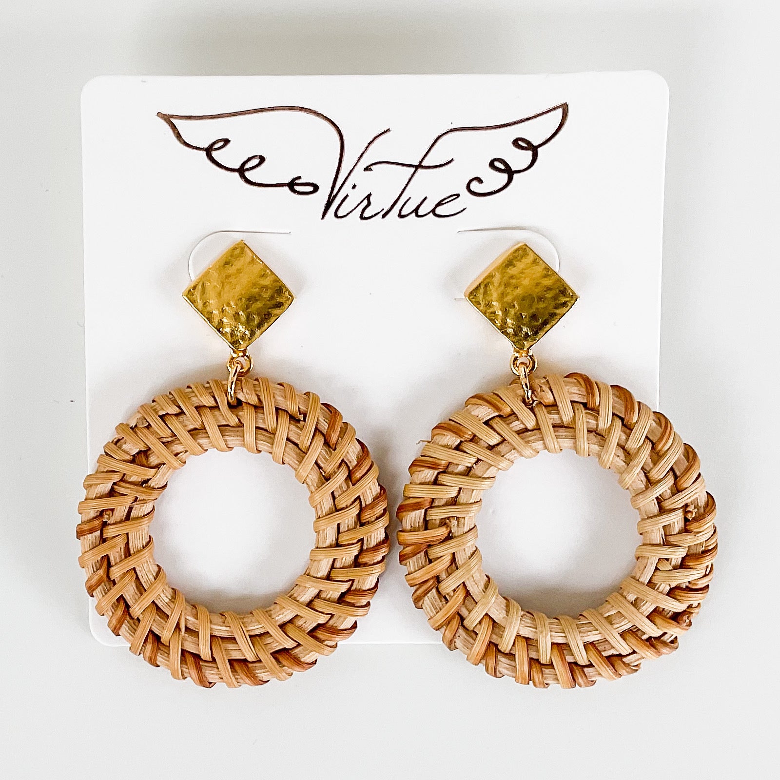 Diamond Post W/Wicker Hoop