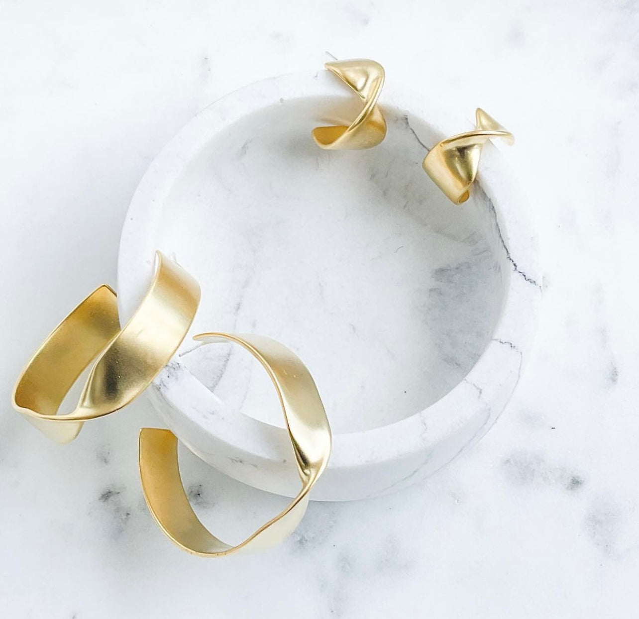 Twisted Hoop