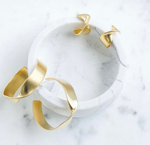 Twisted Hoop