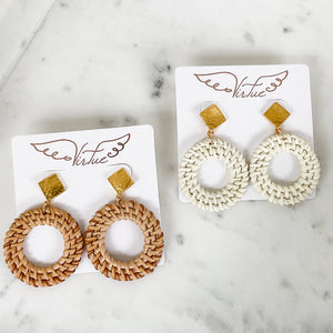 Diamond Post W/Wicker Hoop