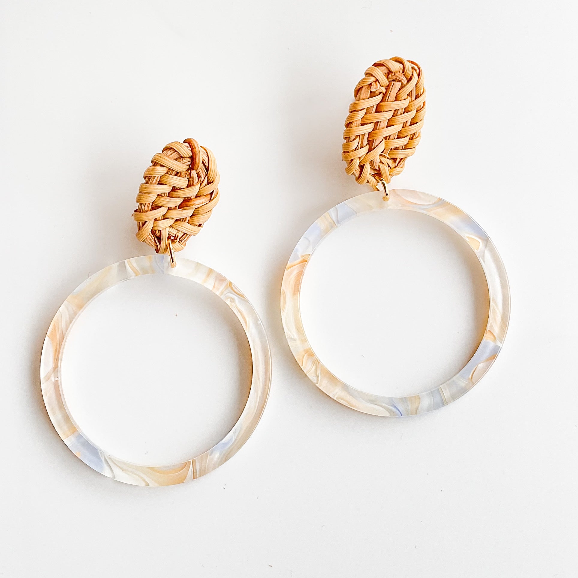 Wicker Post w/ Acrylic Circle