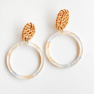 Wicker Post w/ Acrylic Circle