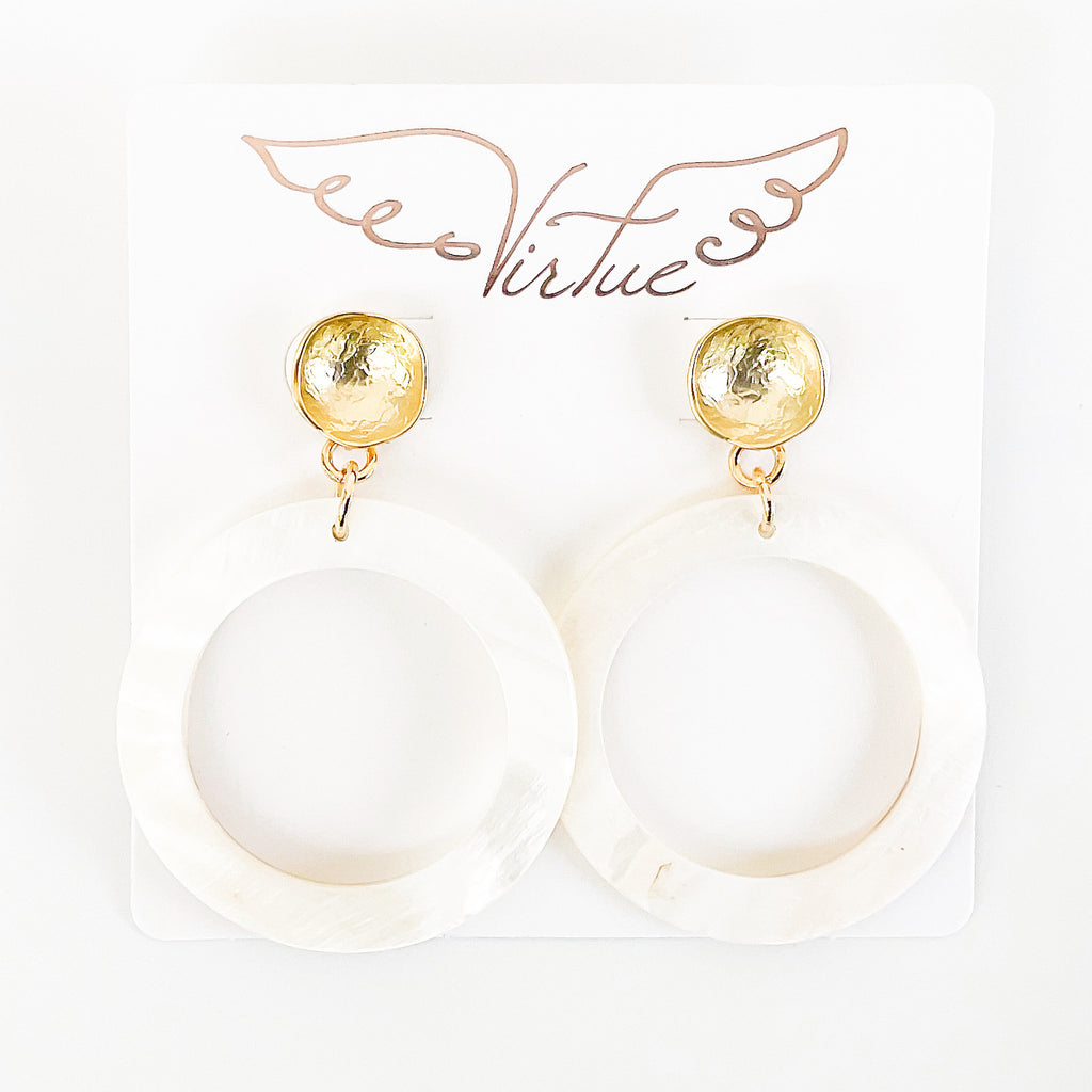Hammered Post w/ White Shell Hoop