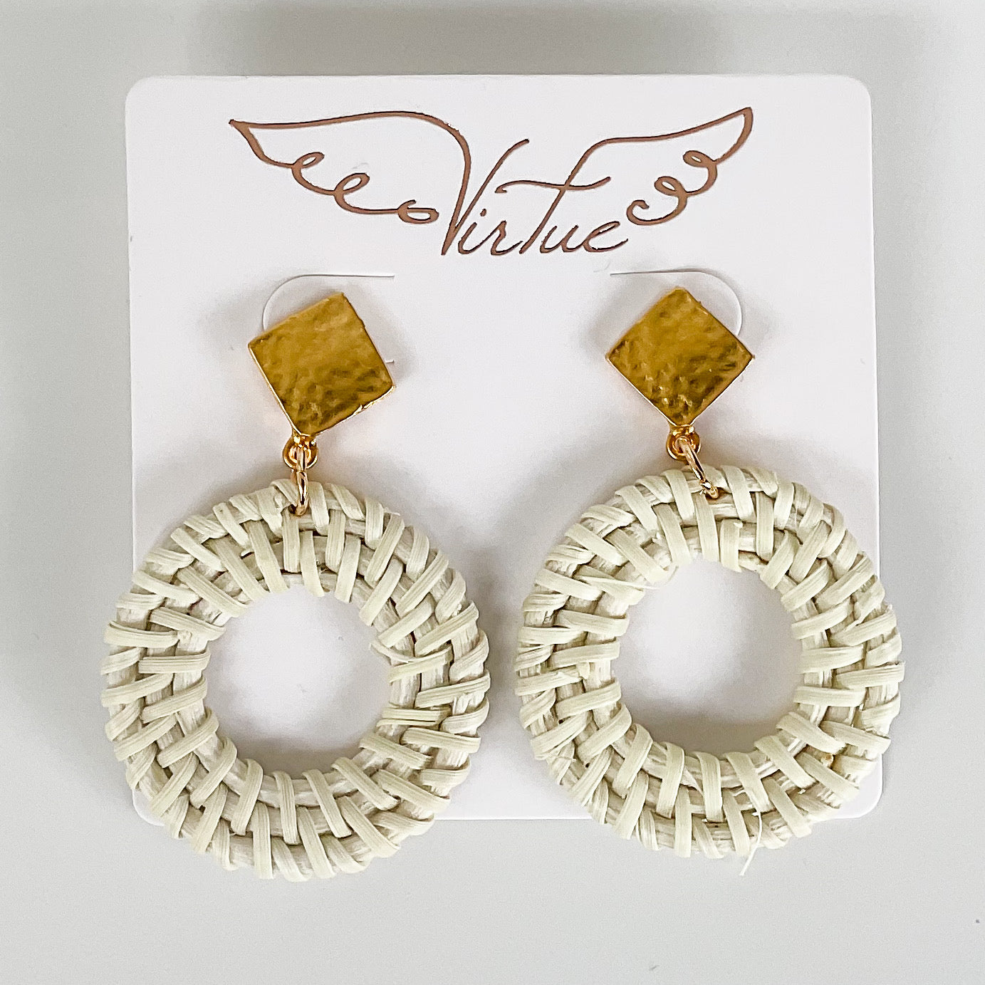 Diamond Post W/Wicker Hoop