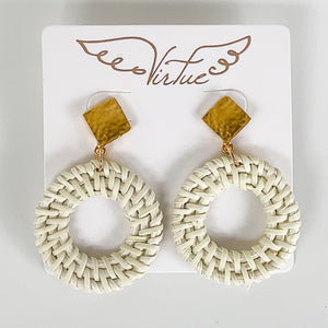 Diamond Post W/Wicker Hoop